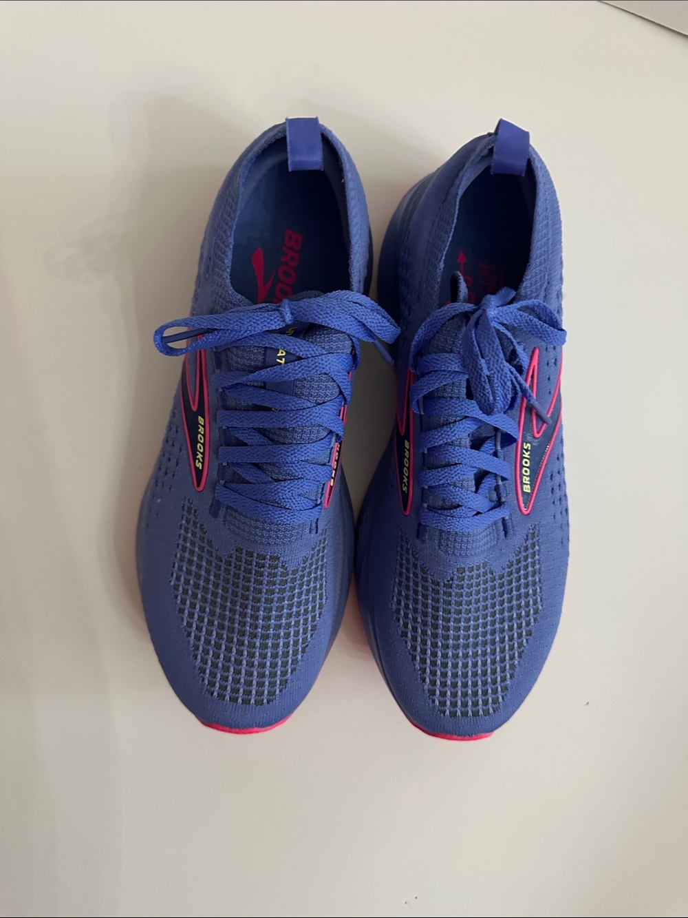Brooks Levitate Running Women’s Shoes - Blue with Pink Accents - Picture 4 of 8